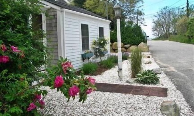 Campground Landing Cottage | Steps To Bay at Campground Beach, A/C, Heat,Wifi, Outdoor Shower, Gas Grill