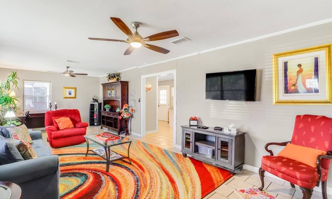 Biloxi House | Steps to Beach & Short drive to Casinos, Coliseum and all Biloxi entertainment