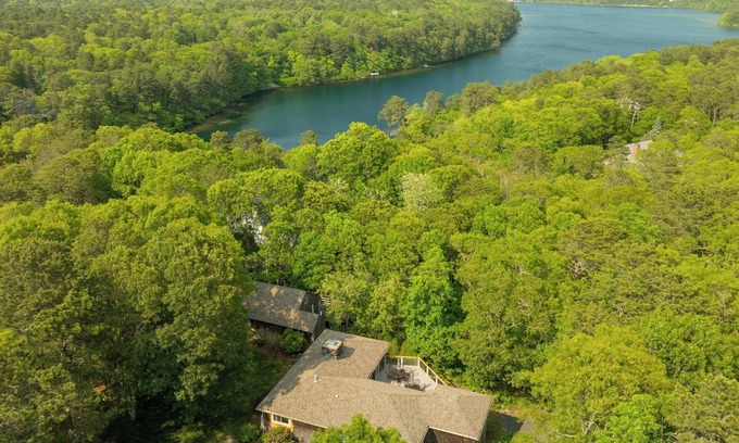 Brewster House | Steps to Freshwater Beach Kayaks Sauna!