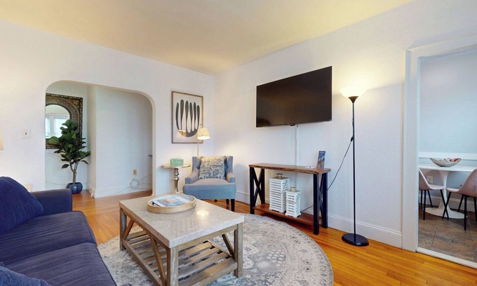 Commonwealth Apartment | Steps to public transport, Boston Coll, Roof Deck