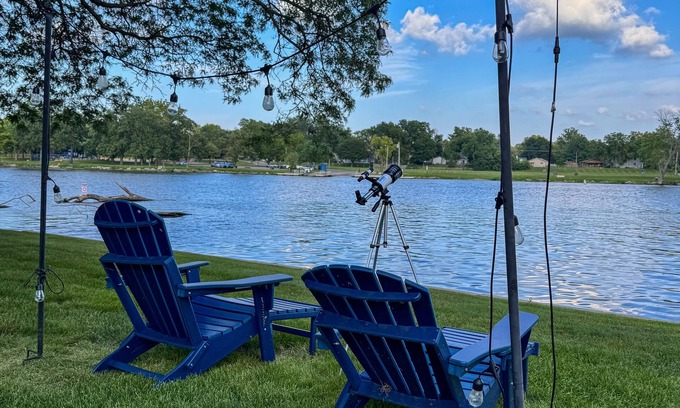 Loves Park House | Steps to Rock River + Arcade + Massage Chair + Firepit