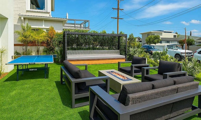 North Pacific Beach House | Steps to Sand | Bikes, Boards, Spa + Cold Plunge