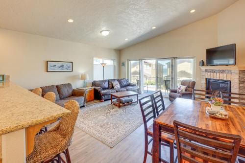 Gold Beach House | Steps to Shore Home with Hot Tub in Gold Beach