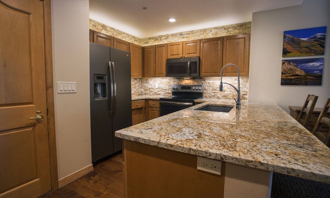 Edwards Condo | Steps to SKI LIFT, pool/hot tub/parking garage at base of Arrowhead/Beaver Creek