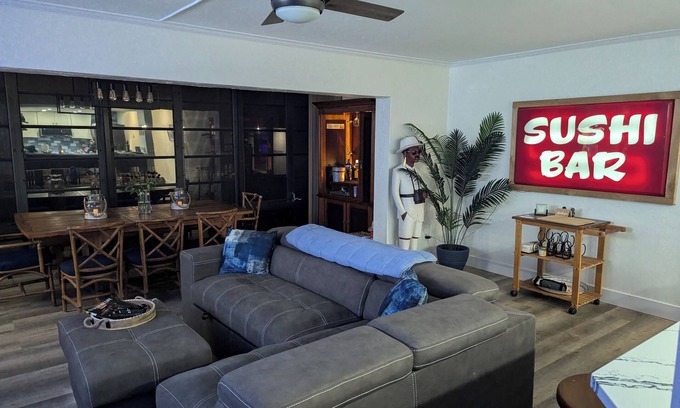 Vanderbilt Beach Condo | Steps to the beach! Enjoy Vanderbilt beach and rooftop pool! Walk to Mercato!