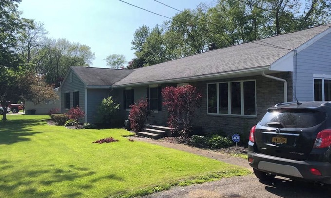 Dunkirk House | Steps to the beaches of Lake Erie 4BR, 3BA Beautiful House