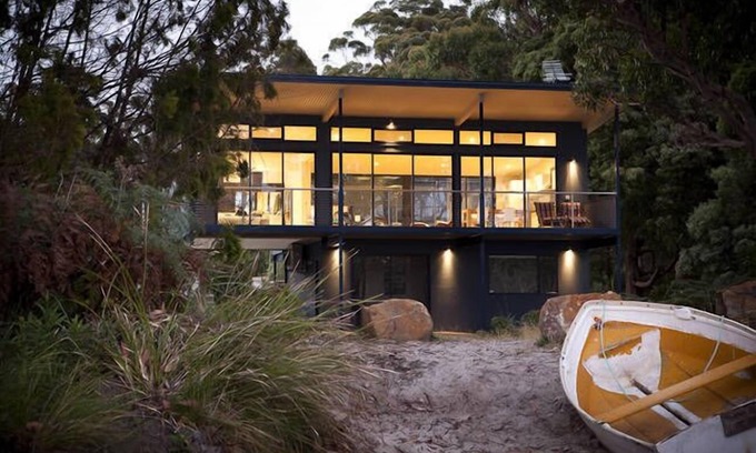 Port Arthur House | Stewarts Bay Beach House, Port Arthur. Tasmania 1.0 km from Historic Site.