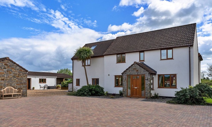 Lympsham Ski Chalet | Stone Bow Farmhouse