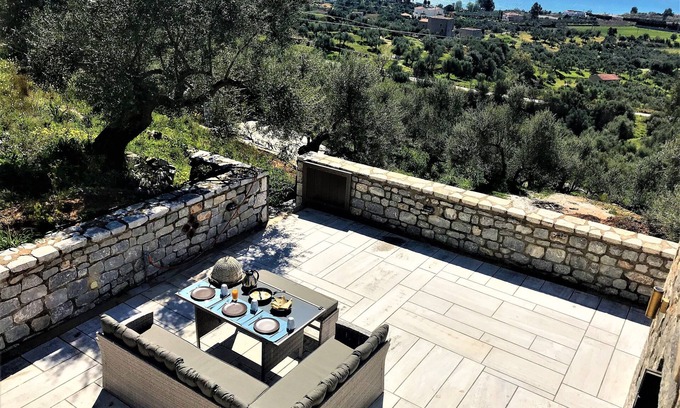 Selinitsa Villa | Stone-built cottage in Gythio, Mani | ‘Liopetra’