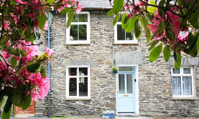 Staveley Cottage | STONE COTTAGE AT STAVELEY, pet friendly, with open fire in Windermere