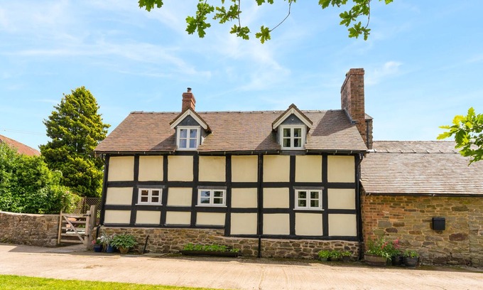 Angelbank Cottage | STONE HOUSE, family friendly, luxury holiday cottage in Caynham