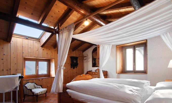 Moltrasio House | Stone House of the year 1500