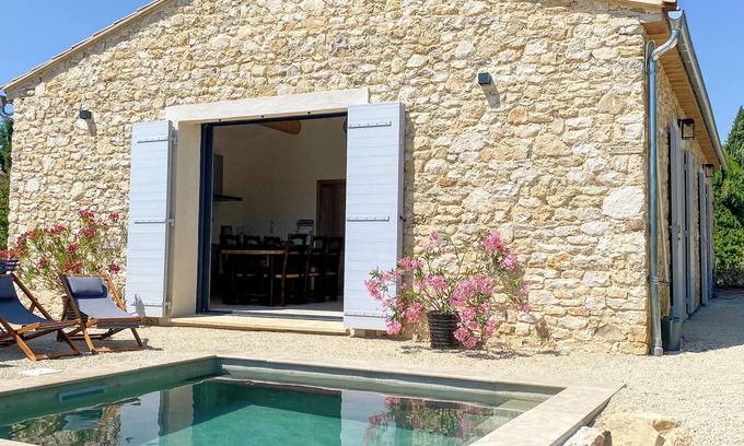 Rustrel Villa | Stone house with pool and stunning views of the ochre cliffs in the Luberon