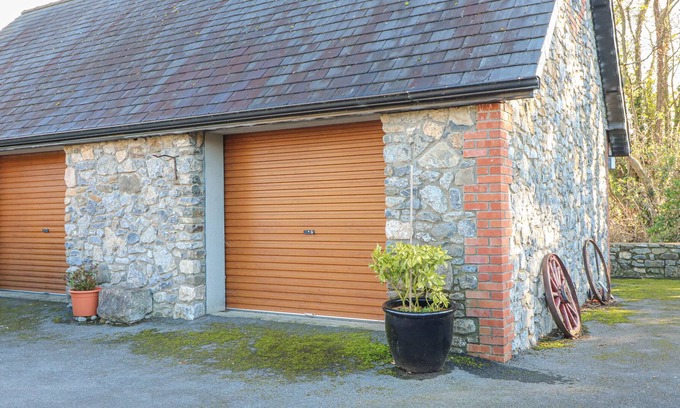 Kilkenny Apartment | STONE LODGE, with open fire in Kilkenny, County Kilkenny