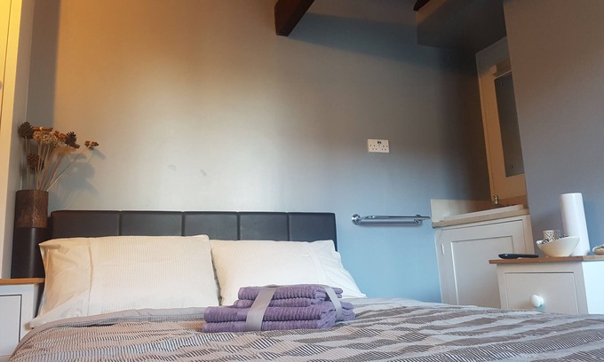 Alton Ski Chalet | Stone's throw from the Jane's Austen's House