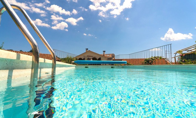 Veli Brgud House | Stone Villa with spacious swimming pool- ideal for families and couples