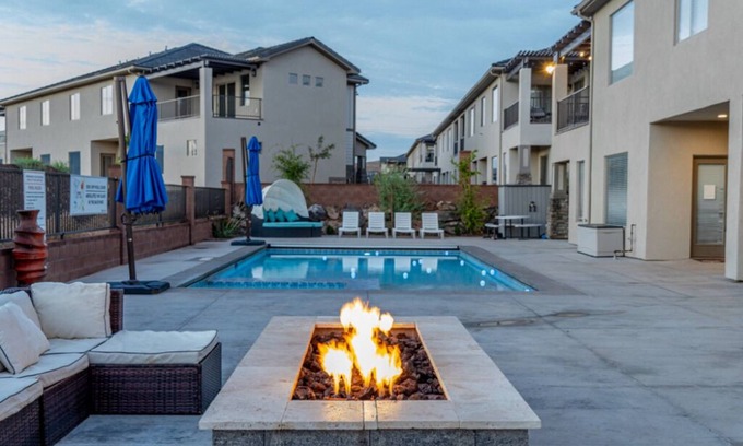 Hurricane House | Stop! Only Fun Guests Welcome - Zion Views - Private Pool & Hot Tub, Lazy River