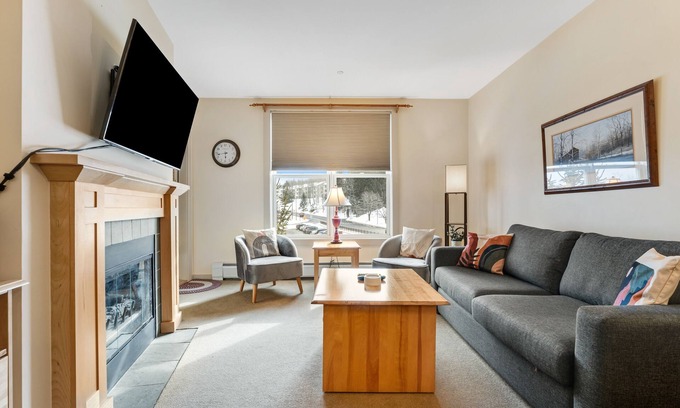 Stratton Mountain House | Stratton Mountain Condo with Shared Pool, Hot Tubs, and Sauna - Walk to Lifts