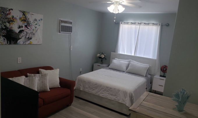 Sarasota Springs Apartment | Streamlined & Chic Getaway Studio in Amazing Sarasota