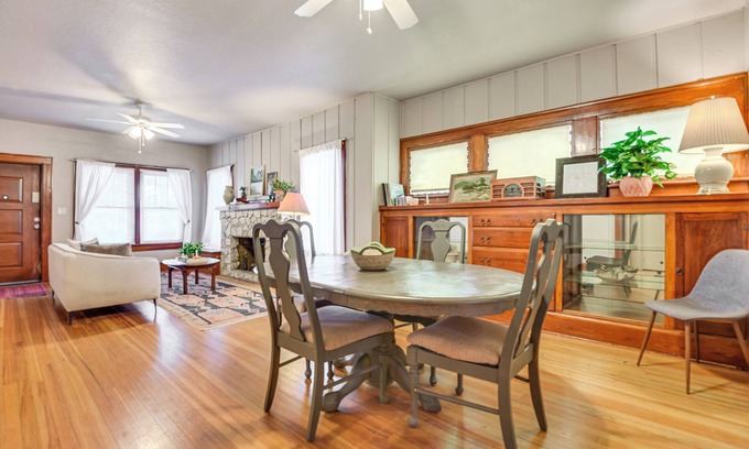 Bradenton Apartment | Stroll to Bradenton Riverwalk! Stylish Apartment