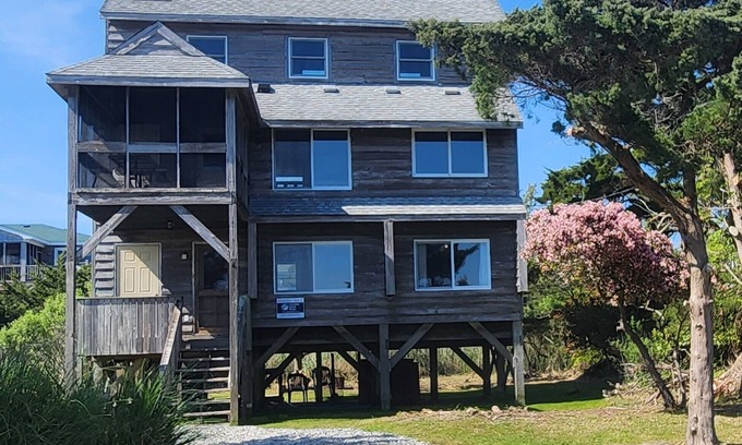Ocracoke House | Stromayer Cottage: Enjoy this cabin like home, simplistic design.