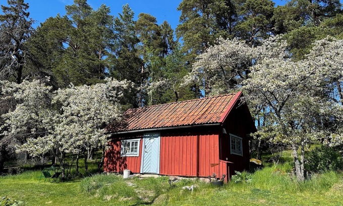 Trosa Cabin | Stubbhuggets Lillstuga, a calm and quiet place with only forest and host near by