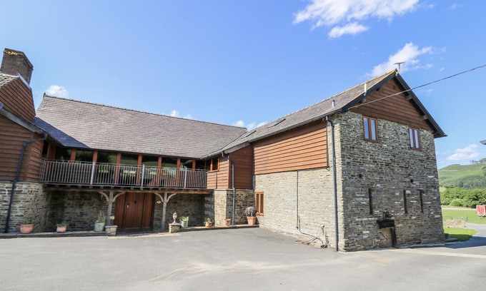 Tirabad Cottage | STUD FARM HOUSE, pet friendly, luxury holiday cottage in Knighton