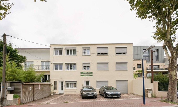 Clamart Apartment | Studio 25 sqm - 90, av. Gal de Gaulle