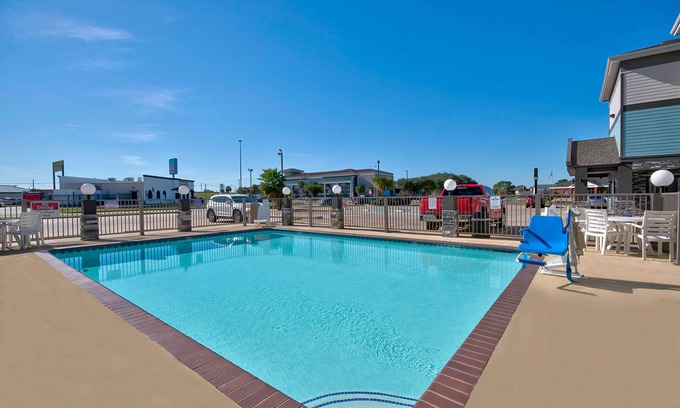 Port Arthur Hotel | Studio 6 Port Arthur, TX - SE