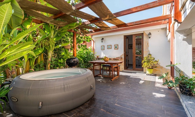 Quartu Sant'Elena Apartment | Studio Apartment 'Sa Domu De Jana' with Sea View, Wi-Fi and Air Conditioning