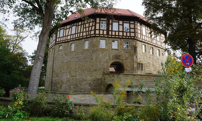 Sachsenheim Apartment | Studio Apartment 'Apartment Panorama' with Shared Garden, Balcony and Wi-Fi