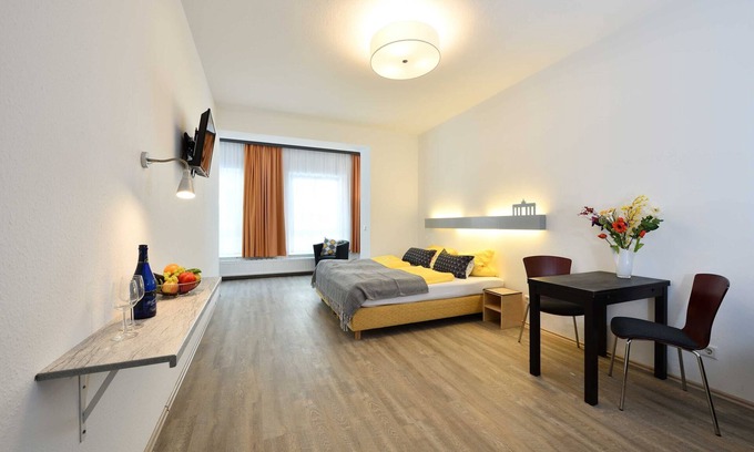 Bahnhofsvorstadt Apartment | Studio Apartment - Ford Apartment