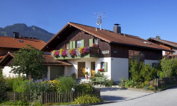 Nesselwang Apartment | Studio Apartment 'Haus Miller' with Private Terrace, Private Garden and Wi-Fi