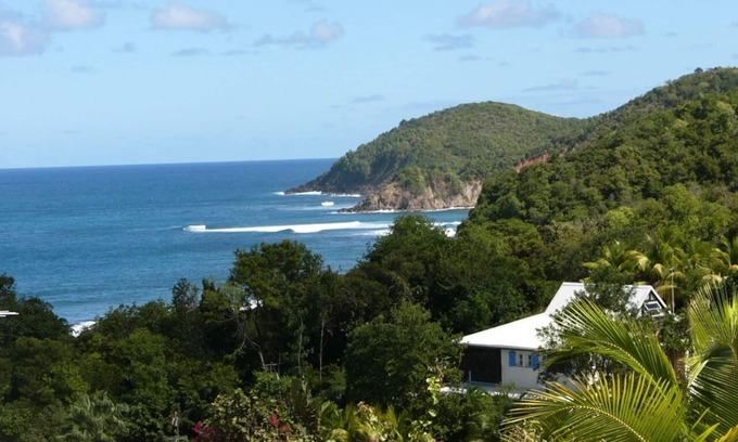 Tartane Apartment | Studio apartment just 30 seconds from a stunning beach - salt water pool