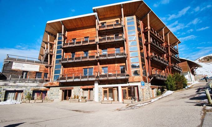 Chamrousse Apartment | Studio Apartment 'L'Oursière' with Mountain View and Balcony