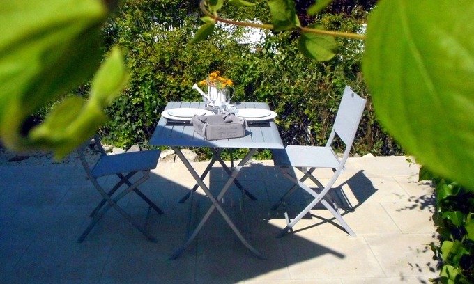 Nerac Apartment | Studio Apartment 'Petit Nid Cosy De L' Albret' with Private Terrace, Private Garden and Wi-Fi