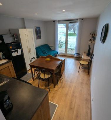 Correncon-en-Vercors Apartment | Studio au rez-de-chaussée accès direct jardin