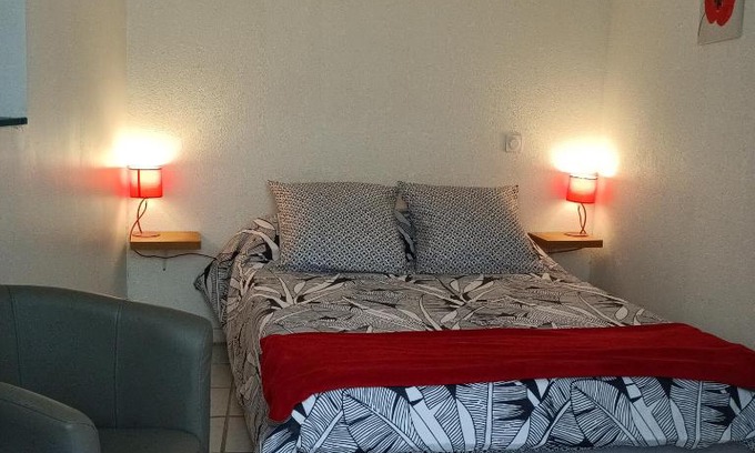 Bourbon-l'Archambault Apartment | Studio Bourbon