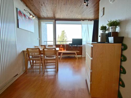 Chamrousse Apartment | Studio cabine avec balcon, proche des pistes, bien équipé, idéal pour 4 personnes - FR-1-340-195