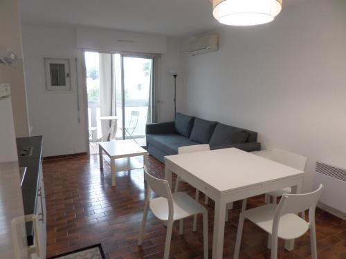 Carnon-Plage Apartment | Studio Cabine Rénové avec Garage à 2 Pas de la Plage - Clim, Fibre, Animaux OK - FR-1-715-1
