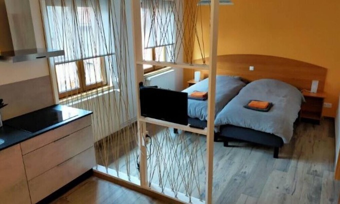 Saint-Hippolyte Apartment | Studio Crémant Rosé Domaine Achille Thirion