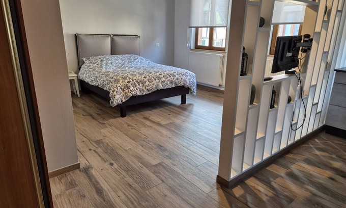 Saint-Hippolyte Apartment | Studio Crémant Blanc Domaine Achille Thirion