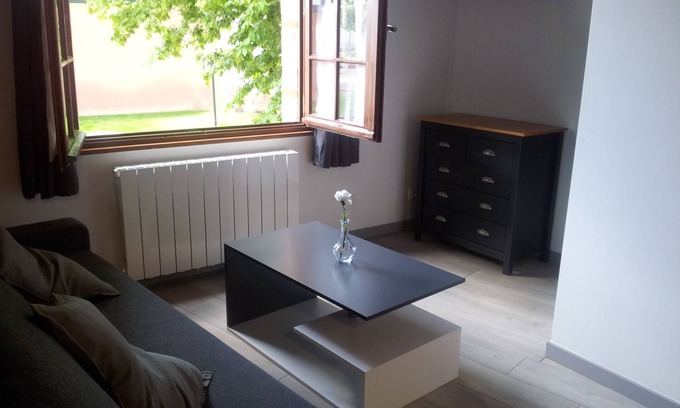 Lavaur Apartment | Studio de la Tour des rondes - comfortable, central location