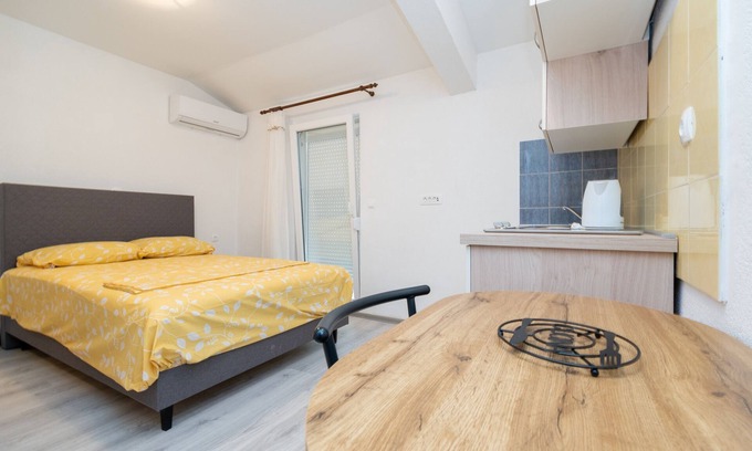 Municipality of Posedarje Apartment | Studio flat with air-conditioning Posedarje, Novigrad (AS-21123-b)