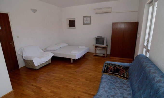 Zelenka Apartment | Studio flat with balcony Makarska (AS-12211-c)