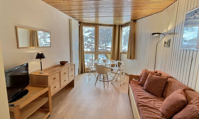 Le Cret Apartment | Studio for 4 in Val-d'Isère, south-facing balcony