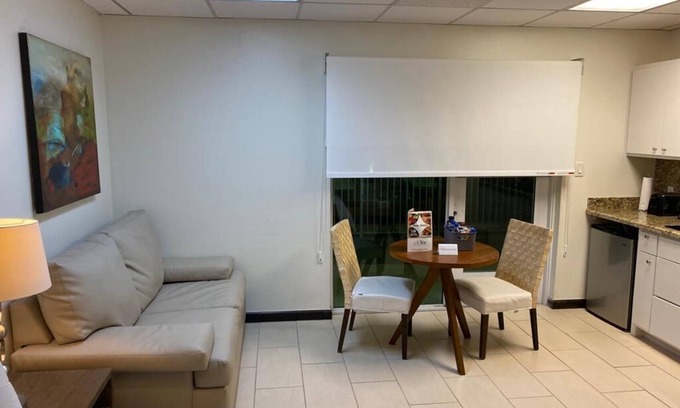 South Padre Island Hotel | Studio King + Infinity pool with sundeck + Microwave