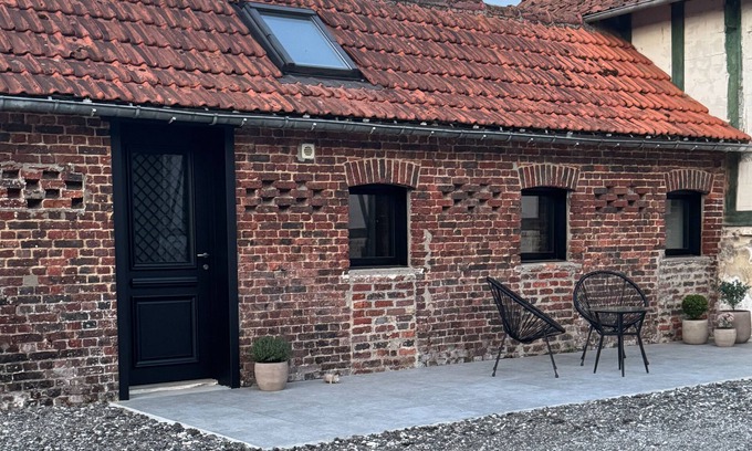 Colline-Beaumont Apartment | Studio on the farm. Pets welcome!