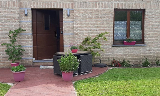 Malonne Apartment | Studio on the ground floor - entrance parking garden private terrace