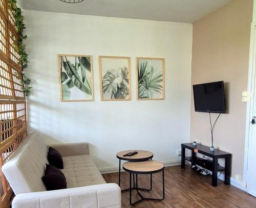 Vaulx En Velin Village Apartment | Studio privé